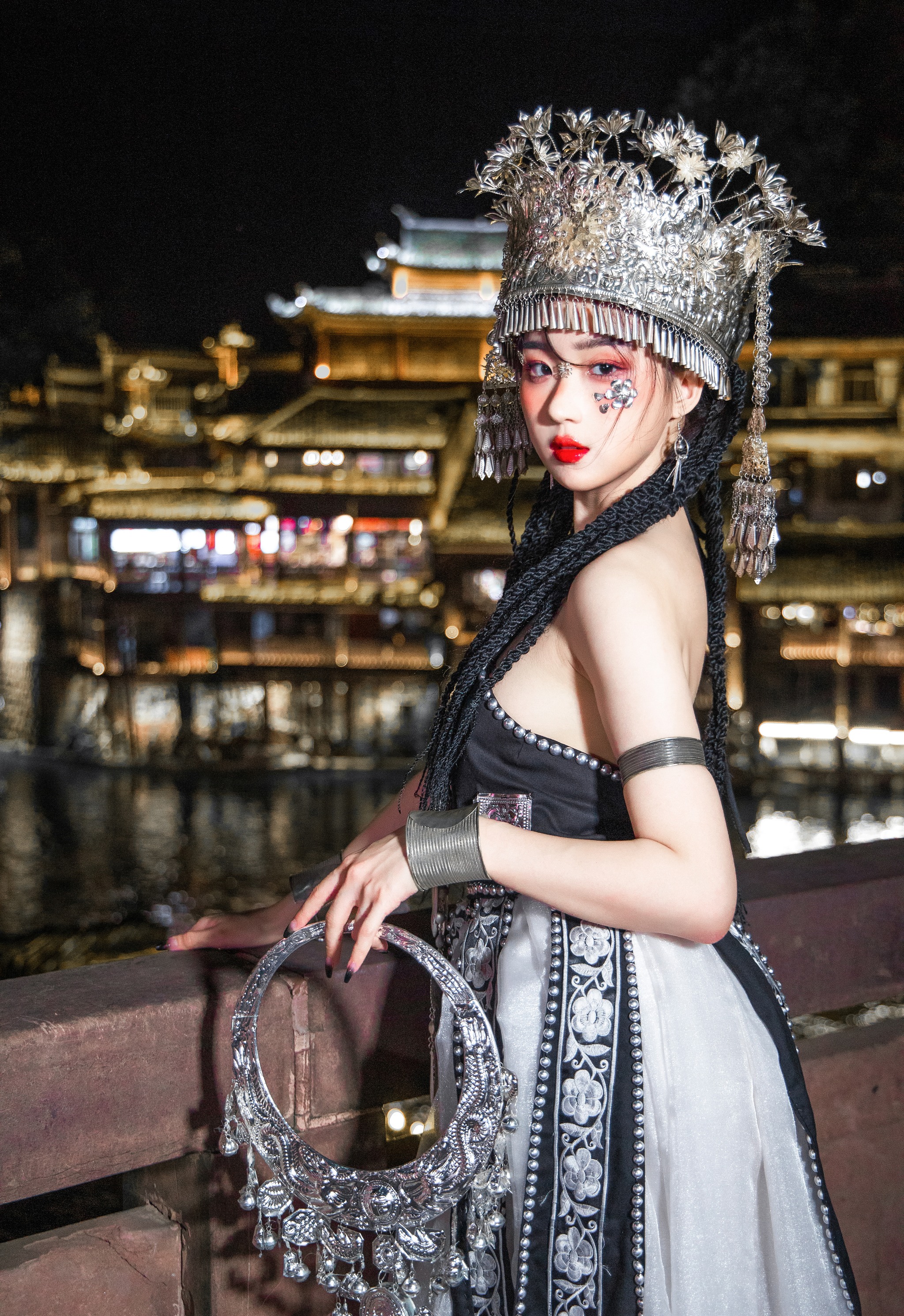 图片[1]-瓦斯塔亚小龙虾 – NO.015 苗疆女子[18P]-XikXak